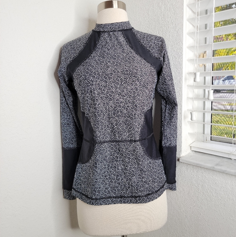 LULULEMON Suns Out Rash Guard 6. - Picture 5 of 11